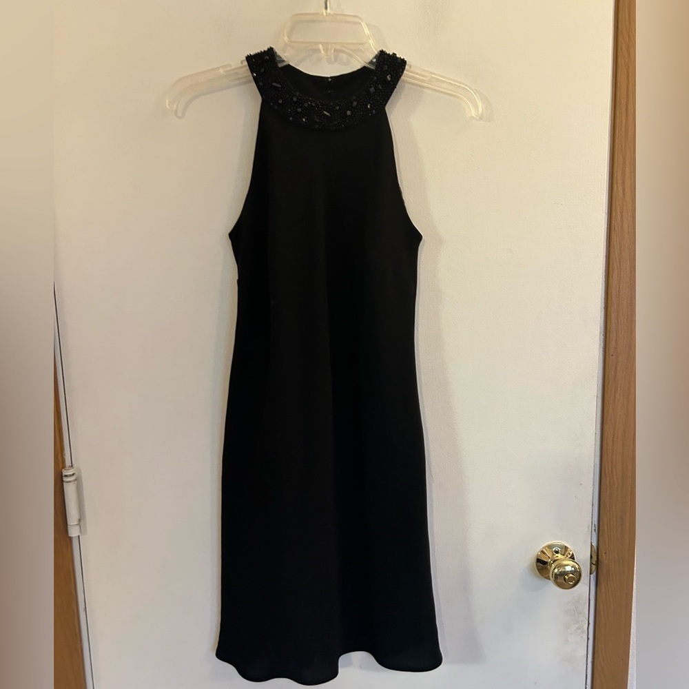 Jones, New York dress 4p high neckline sleeveless rhinestone collar